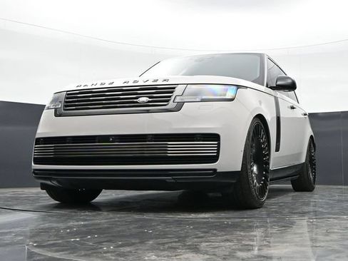 Used 2025 Land Rover Range Rover SV AWD/4WD image 40