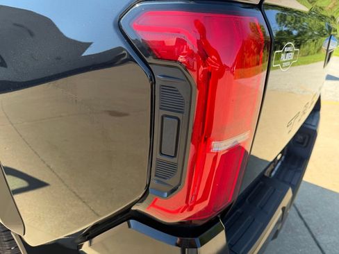 Certified 2025 Toyota Tacoma Limited AWD/4WD image 38