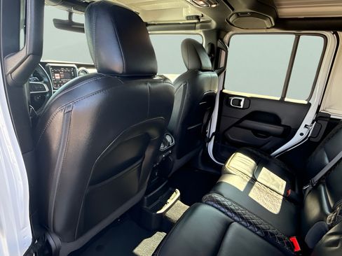 Used 2021 Jeep Wrangler Unlimited Sahara AWD/4WD image 39
