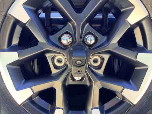 Used 2025 Jeep Wrangler Unlimited Rubicon 4xe w/ Convenience Group AWD/4WD image 29