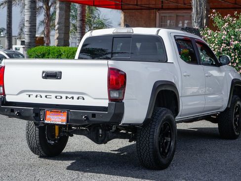 Used 2018 Toyota Tacoma TRD Off-Road w/ Technology Package image 10