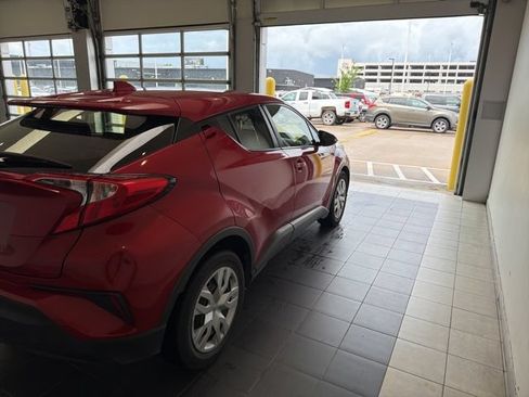 Certified 2020 Toyota C-HR LE FWD image 3