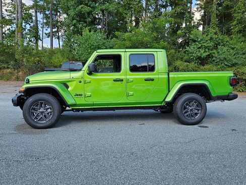 New 2025 Jeep Gladiator Sport image 4