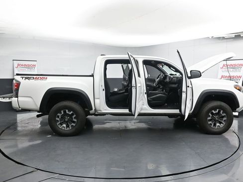 Used 2022 Toyota Tacoma TRD Off-Road w/ Technology Package image 40