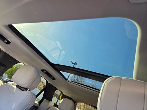 Used 2024 Land Rover Range Rover Sport SE image 16