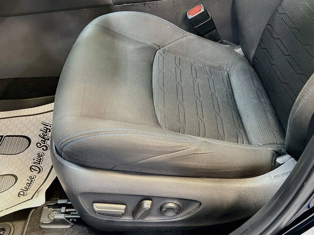 Used 2022 Toyota RAV4 SE w/ Convenience Package AWD/4WD image 18