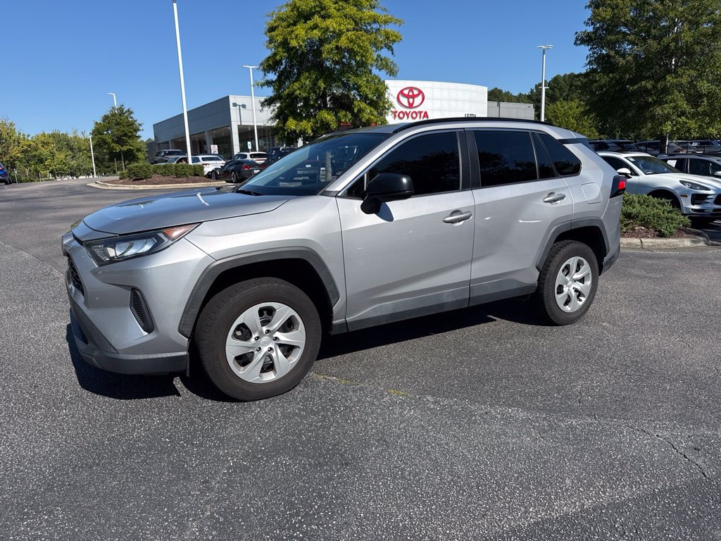 Used 2021 Toyota RAV4 LE FWD image 2