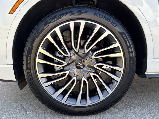 Used 2020 Lincoln Corsair Reserve w/ Appearance Package FWD image 12