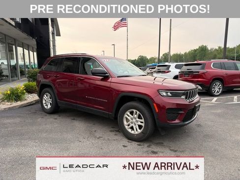 Used 2023 Jeep Grand Cherokee Laredo AWD/4WD image 7