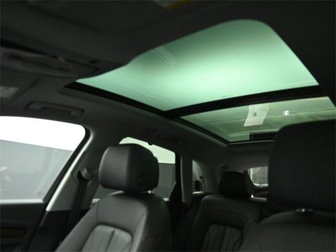 Used 2018 Audi Q5 Prestige w/ Prestige Package image 21