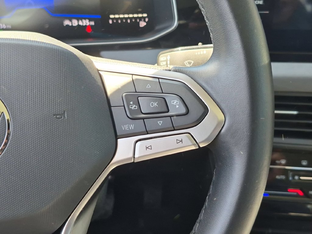 Used 2025 Volkswagen Jetta SE FWD image 22