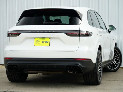 Used 2023 Porsche Cayenne Platinum Edition image 5