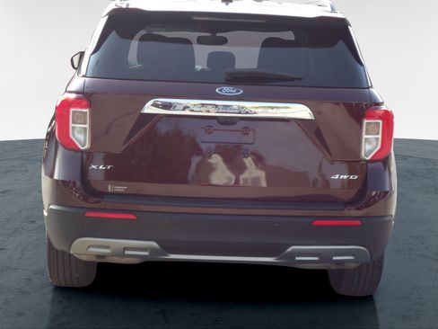 Used 2022 Ford Explorer XLT w/ Equipment Group 202A AWD/4WD image 4