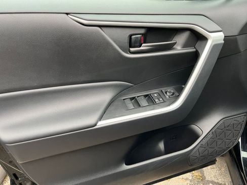 Used 2025 Toyota RAV4 LE image 20