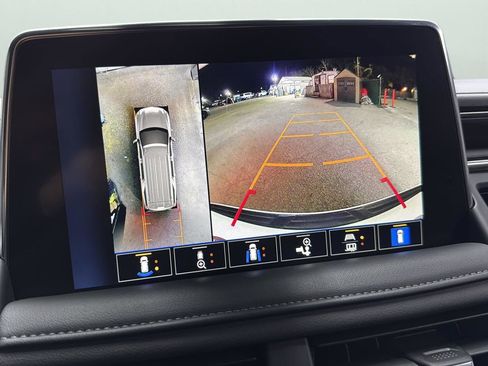 Used 2023 Chevrolet Suburban Z71 w/ Luxury Package image 19