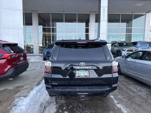 Used 2016 Toyota 4Runner SR5 Premium image 12