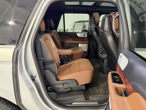 Used 2024 Lincoln Navigator L Reserve image 14