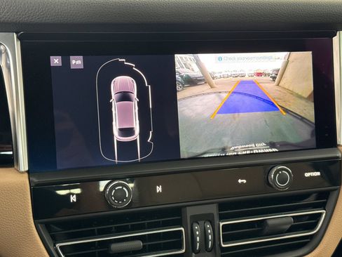 Certified 2022 Porsche Macan AWD/4WD image 21