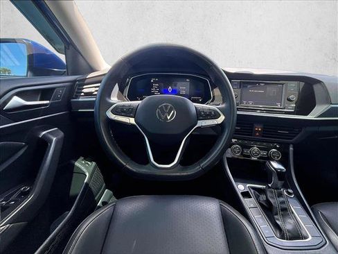 Used 2024 Volkswagen Jetta SE w/ Panoramic Sunroof Package FWD image 7