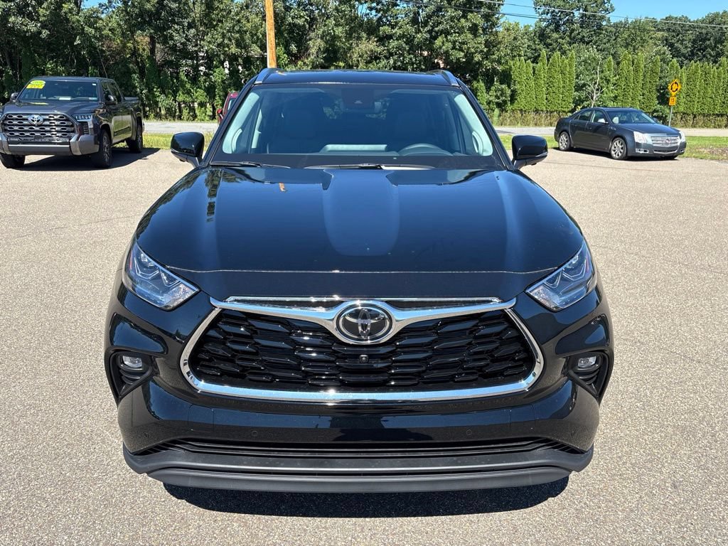 Certified 2026 Toyota Highlander Limited AWD/4WD image 9