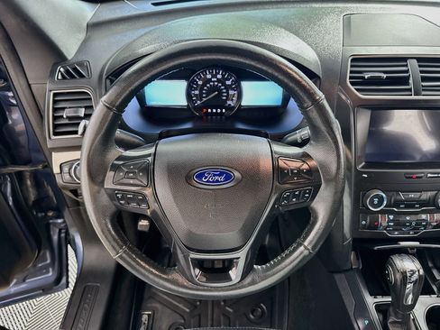 Used 2018 Ford Explorer XLT w/ Equipment Group 202A AWD/4WD image 15