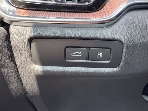 Certified 2024 Volvo S60 T8 Plus AWD/4WD image 20