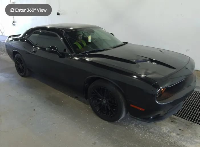 Used 2017 Dodge Challenger SXT RWD image 1