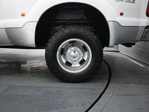 Used 2010 Ford F350 Lariat image 19