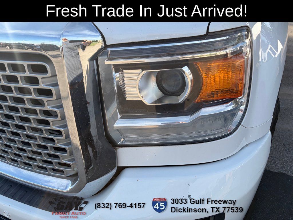 Used 2017 GMC Sierra 2500 Denali w/ Duramax Plus Package AWD/4WD image 4