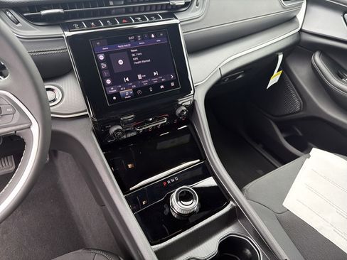New 2026 Jeep Grand Cherokee L Laredo RWD image 32