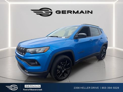 Used 2025 Jeep Compass Latitude w/ Altitude Special Edition AWD/4WD image 4