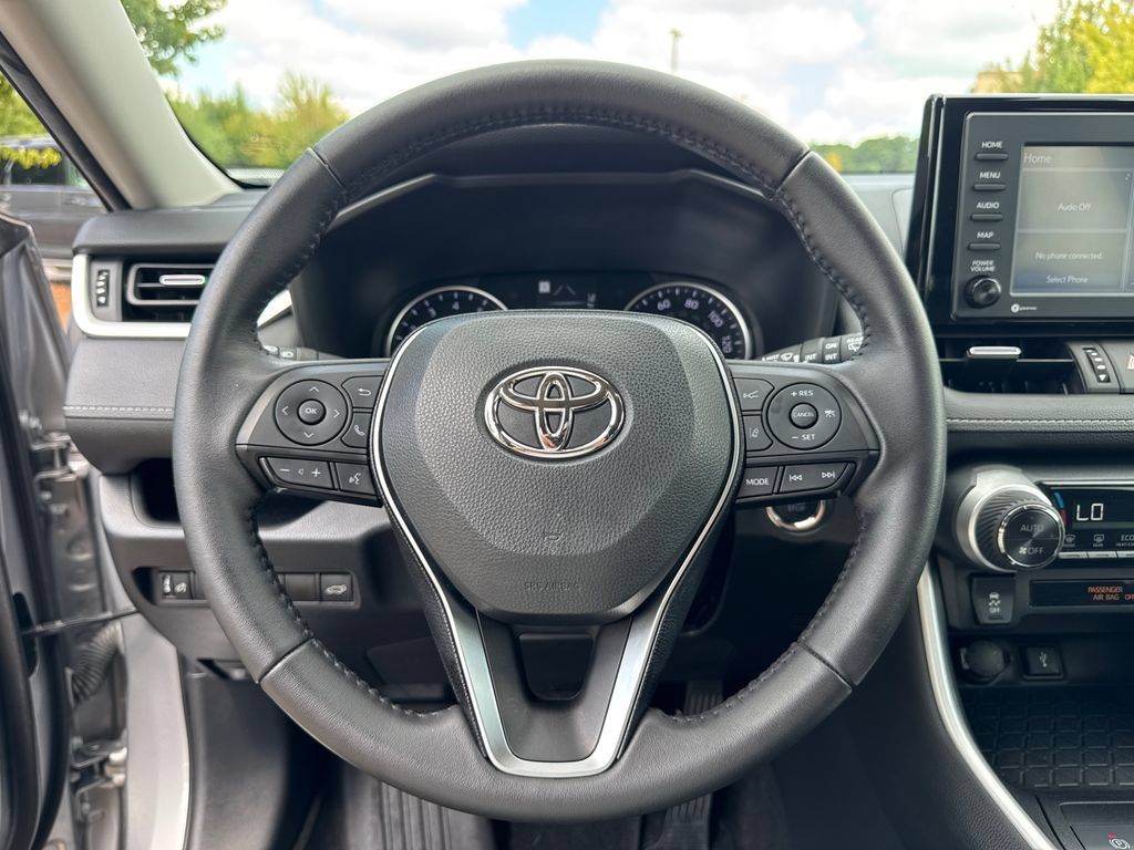 Used 2022 Toyota RAV4 XLE Premium FWD image 26