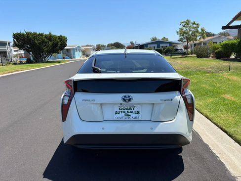 Used 2018 Toyota Prius Four w/ Advanced Technology Package FWD image 8