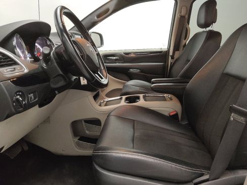 Used 2020 Dodge Grand Caravan SXT image 17