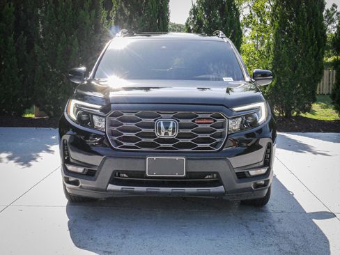 Used 2023 Honda Passport TrailSport image 3