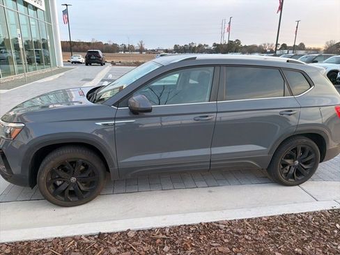 Used 2022 Volkswagen Taos SE image 9