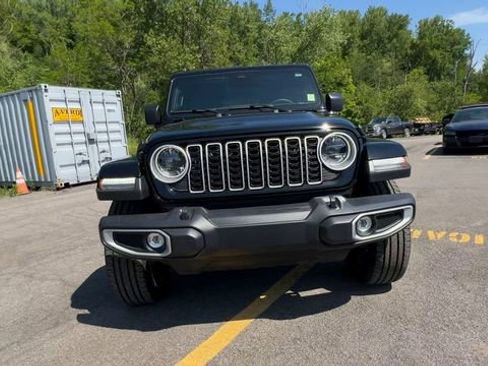 Used 2025 Jeep Wrangler Unlimited Sahara w/ Safety Group AWD/4WD image 3