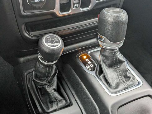 Used 2023 Jeep Wrangler Unlimited image 31