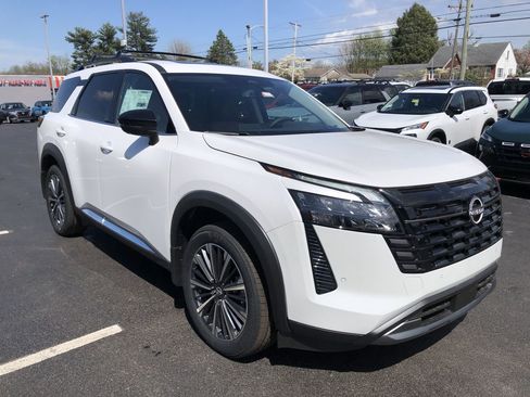 New 2026 Nissan Pathfinder Platinum w/ Cargo Package image 15