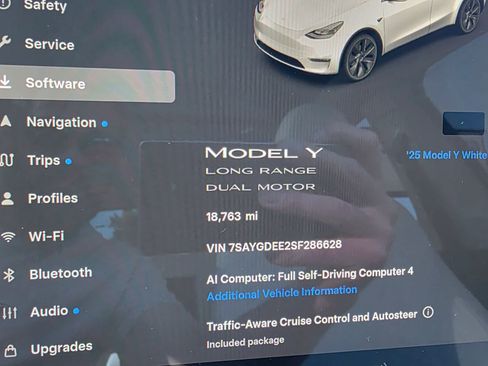 Used 2025 Tesla Model Y Long Range AWD/4WD image 18