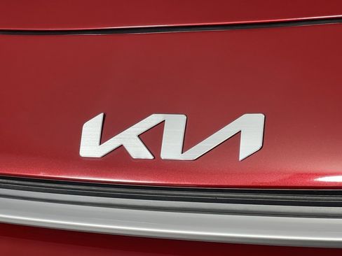 Used 2023 Kia Niro EX image 14