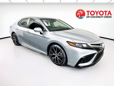 Used 2023 Toyota Camry SE image 1