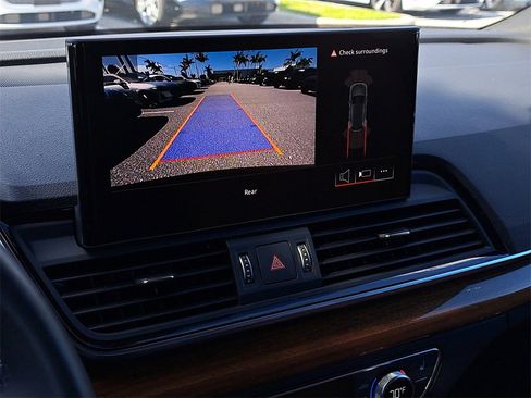 Used 2023 Audi Q5 2.0T Premium w/ Convenience Package image 13