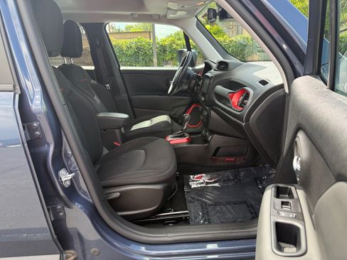 Used 2020 Jeep Renegade Trailhawk w/ UConnect 8.4 Nav Group AWD/4WD image 29