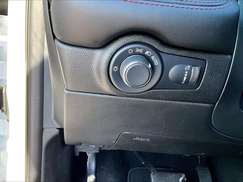 Certified 2025 Dodge Durango GT image 32