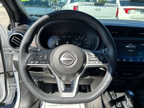 Used 2023 Nissan Kicks SR FWD image 17
