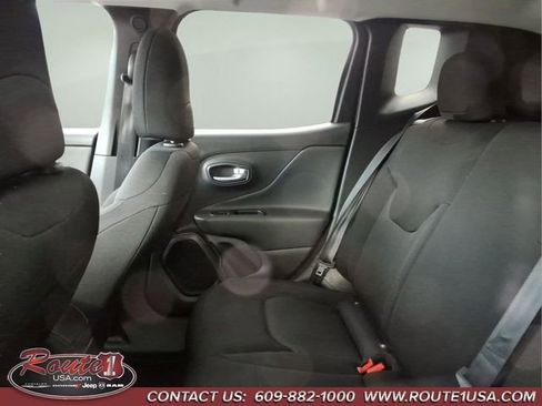 Used 2023 Jeep Renegade Latitude AWD/4WD image 9