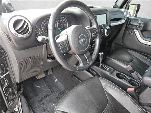 Used 2014 Jeep Wrangler Unlimited Sahara w/ Connectivity Group AWD/4WD image 14