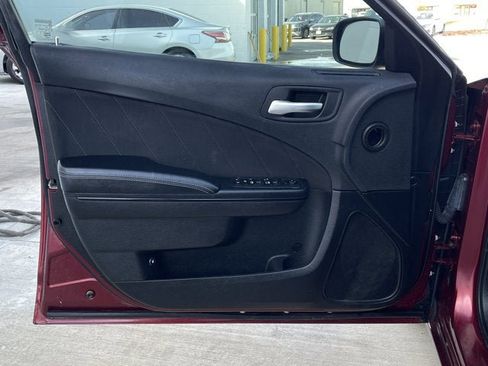 Used 2019 Dodge Charger SXT w/ Blacktop Package image 9