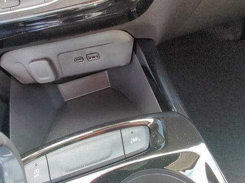 New 2026 Chevrolet Trax LT w/ LT Convenience Package FWD image 16